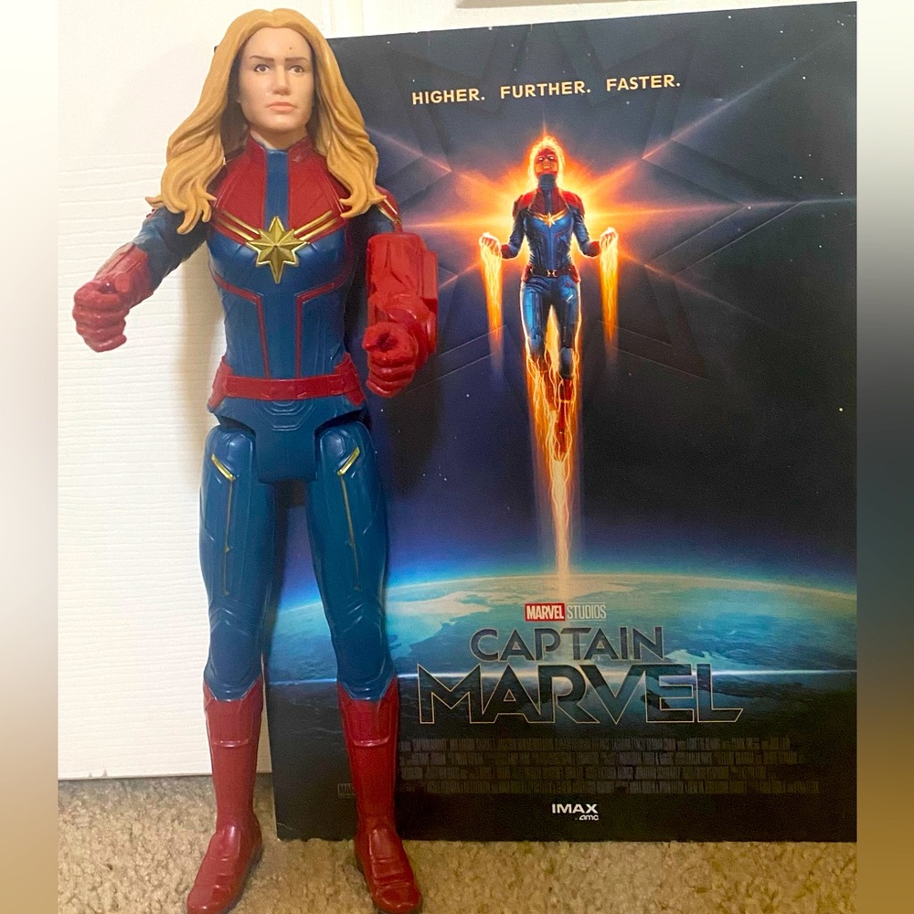 Marvel Avengers: Endgame Titan Hero Power FX Captain Marvel Figure